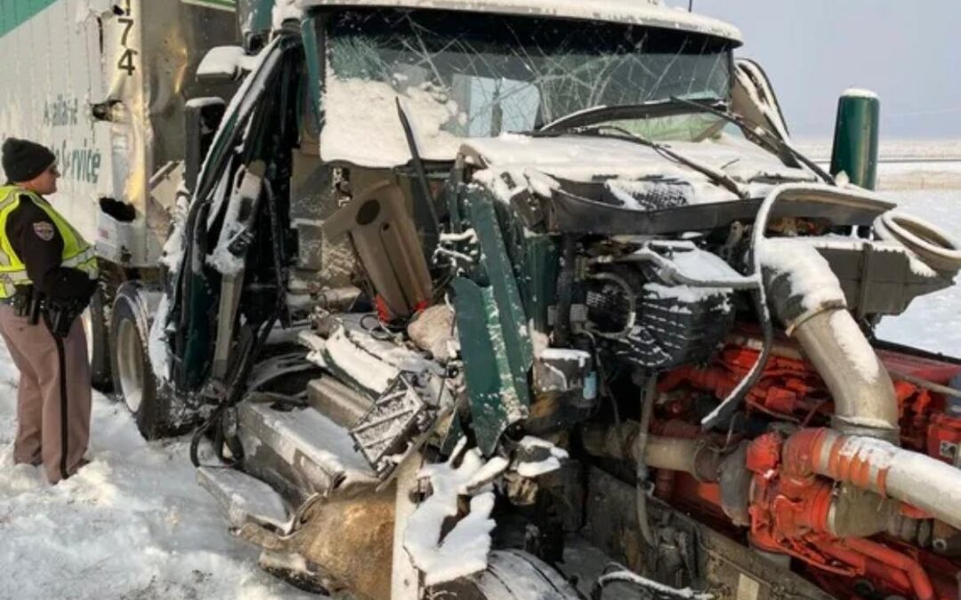 Tragedia en la I-25: Conductor de camión pierde la vida en choque con quitanieve