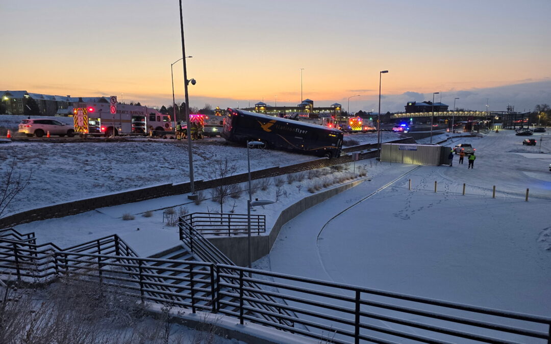 Autobús de RTD con pasajeros se sale de la carretera en la US 36